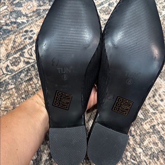 Pointed Black Knit Slip-On Mule Heels - Picture 4 of 4